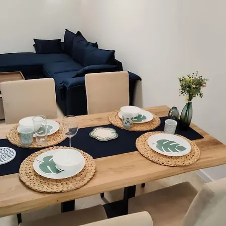 Apartment Modern 2bdrm In 5* & Pool *