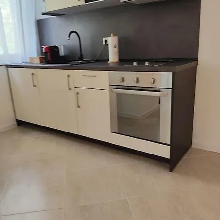 Modern 2bdrm In 5* & Pool *