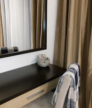 Modern 2bdrm In 5* & Pool *