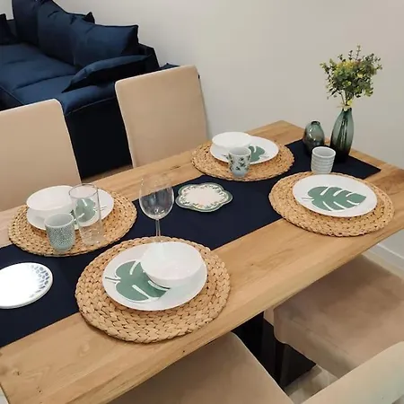 Modern 2bdrm In 5* & Pool ساندانسكي