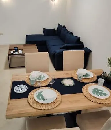 Modern 2bdrm In 5* & Pool דירה