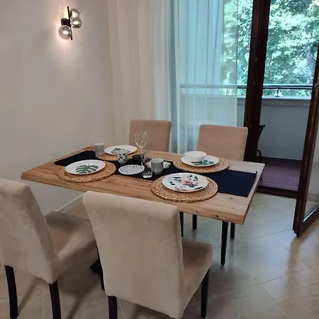 Modern 2bdrm In 5* & Pool דירה