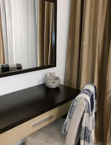 Modern 2bdrm In 5* & Pool *