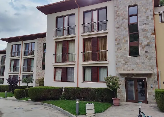 Modern 2bdrm In 5* & Pool *